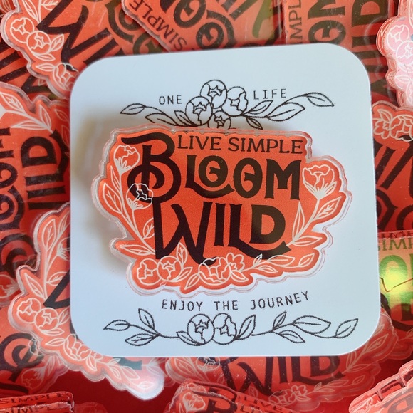 NWT Acrylic Pin Live Simple Bloom Wild Art Lapel Pin Accessory Brand New - Picture 5 of 5
